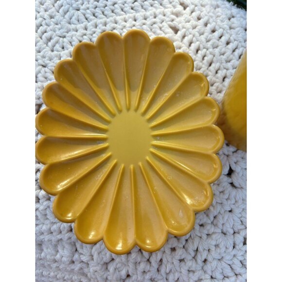 Vintage Harvest Gold Hard Plastic Soap Dish & Cup Yellow Retro MCM - Picture 2 of 5
